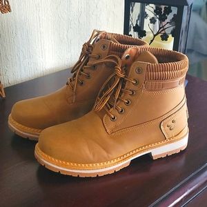 Andrea women outdoor boots size 8